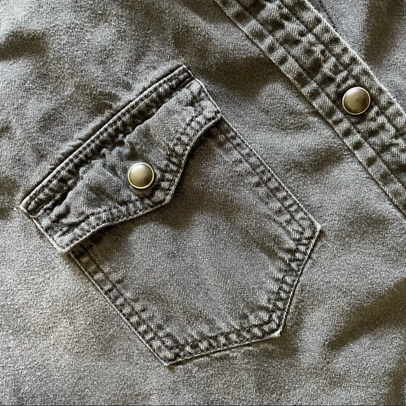 American Eagle faded black jean button down shirt - Picture 4 of 4